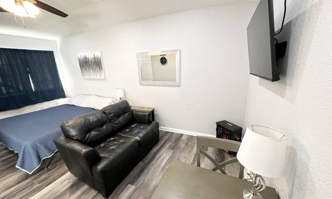 West San Antonio Appartement | Bungalow-Fully Loaded, Lackland AFB, Sea World
