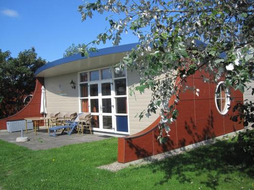 's-Gravenzande Maison | Bungalow in 's-Gravenzande with Nautical Charm