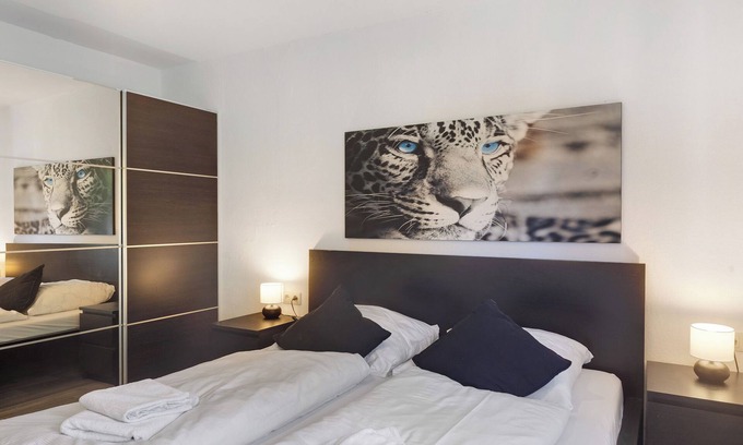 Niedenstein Maison | Bungalow 'Leopard' with Shared Terrace, Shared Garden and Wi-Fi