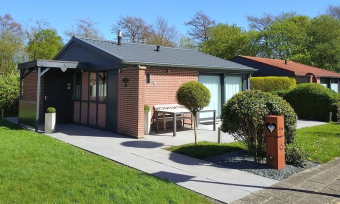 Dirkshorn Maison | Bungalow + chaloupe + internet - juste au bord de l'eau dans une position calme parfaite face au sud