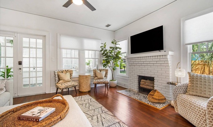 Bradenton Maison | Bungalow+Studio Duo, Near Beach, Ideal for Long Stays, Parking, WiFi, Yard