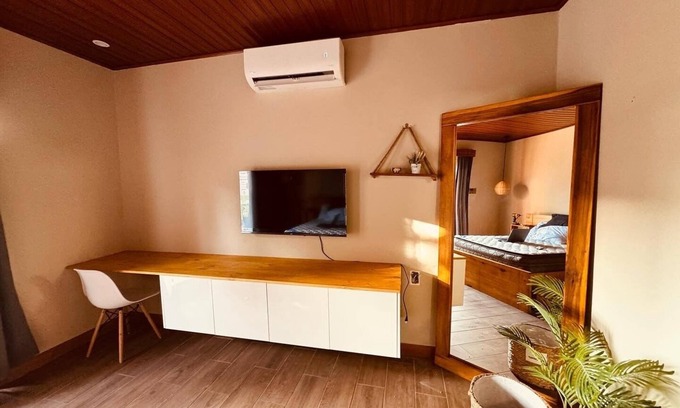 Rio Seco Maison | Bungalow Style Room near Tamarindo Swimming Pool and Nature/Private Bathroom