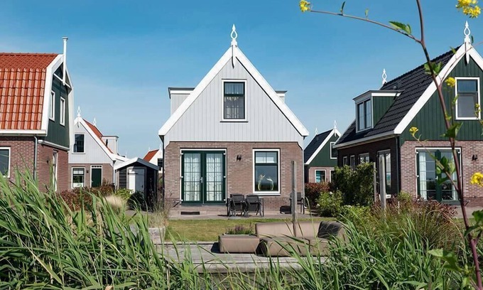 Uitdam Maison | Bungalow with 2 bedrooms, 2 bathrooms and a sauna
