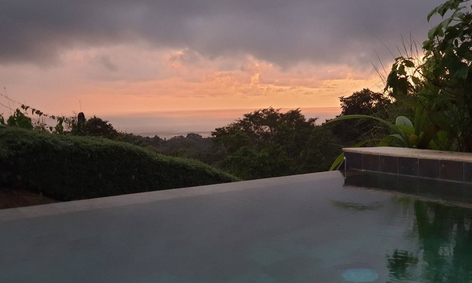 Ballena Maison | Bungalow with kitchen and infinity pool with ocean view, small BnB