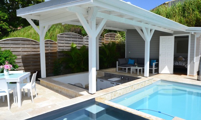 Circuit 1C1 Maison | Bungalow avec piscine et jacuzzi