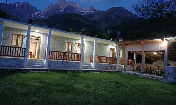Theth Maison | Buni Shqipes