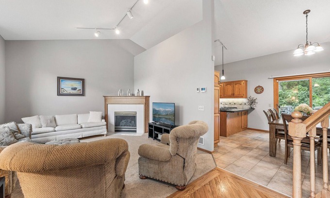 Andover Maison | Bunker Hills House - Near Trails! 2 Kitchens and Living Spaces
