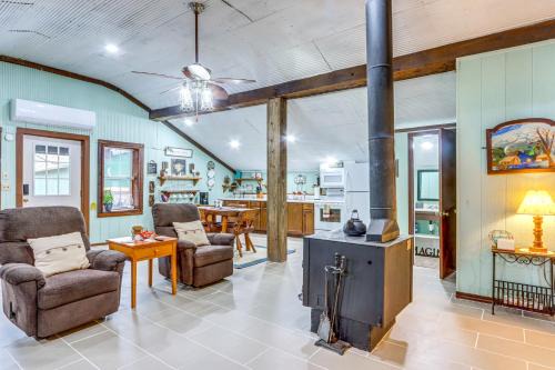 Elkins Appartement | Bunkhouse-Style Studio in Elkins Near ATV Trails!
