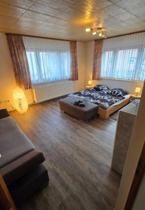 Burghaun Appartement | Burg Apartment mit Badewanne und Balkon