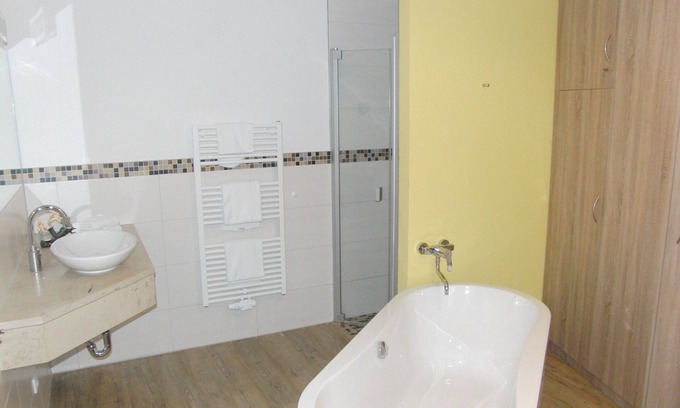 Kaschow Appartement | «Burg Rothenklempenow»: Appartement jusqu'à 3 personnes (avec lit supplémentaire)