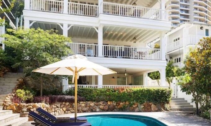 Burleigh Heads Maison | ★Burleigh Hamptons★ Surf views, Heated pool 200m to beach