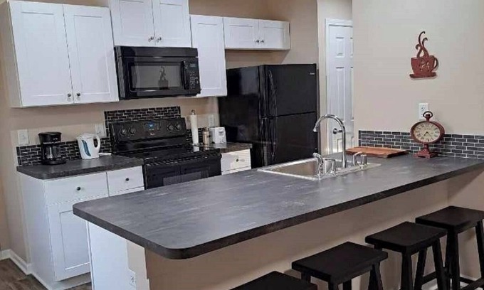 Burlington Appartement | Burlington Getaway blocks from downtown, Echo Lake, min's frm Lake Geneva & Milw