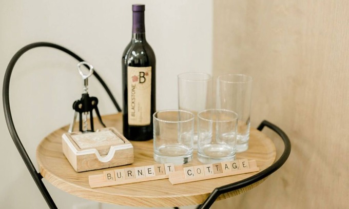 Cedar Rapids Maison | Burnett Cottage Pine NewBo District Cedar Rapids Downtown