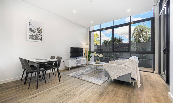 Burwood Appartement | Burwood stunny apt with Parking | Train&Shopping