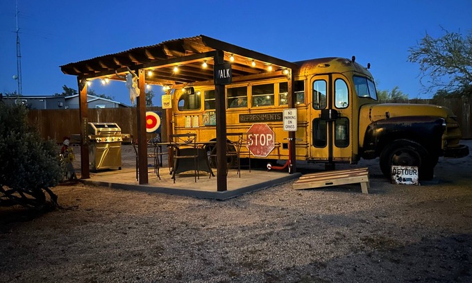 Saguaro West Maison | Bus Stop Saloon by PaseoHomesAZ Cave Creek with Spa