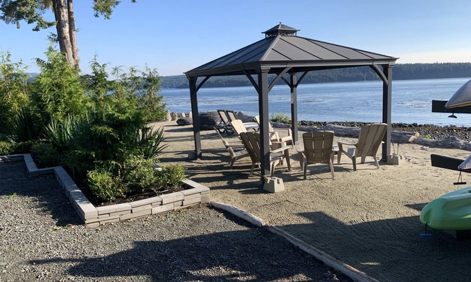 Campbell River Maison | Business # 896433802 Oceanfront, Secluded, Sandy Beach, Private Hot Tub
