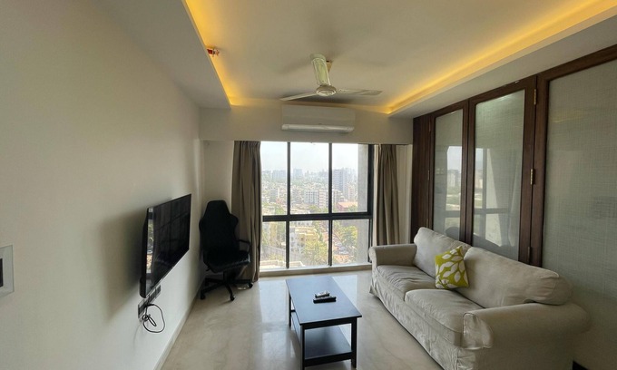 Kurla Appartement | Business-Ready Apt near Jio World Centre | 1BR + Gym + Pool