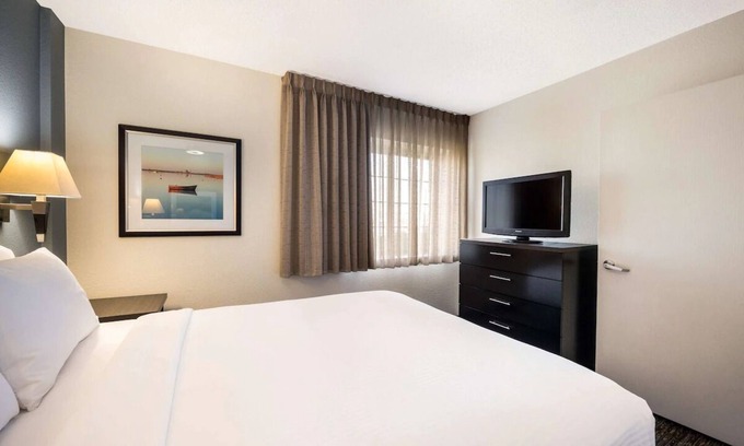 Braintree Hôtel | Business-Ready Suites in Braintree | Kitchens, Wi-Fi & Free Parking