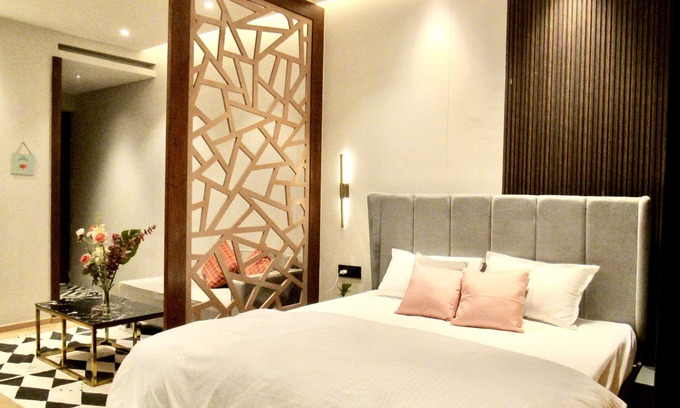Noida Appartement | Business service apartment- in a mall near Expo centre.