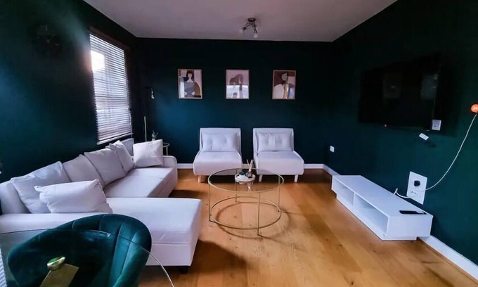 Reading Maison | Business Stays In RG2 - Sleeps Up to 12!