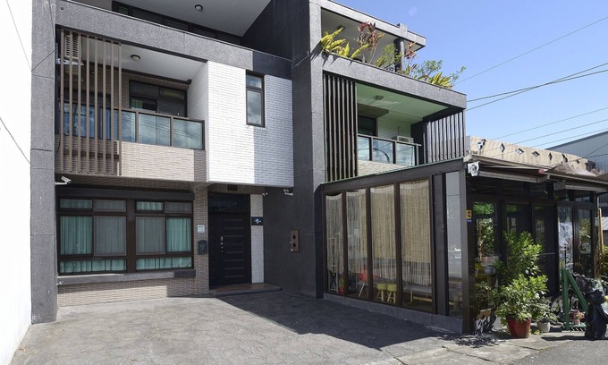 Yuanshan Maison | Butterfly Slide B & B