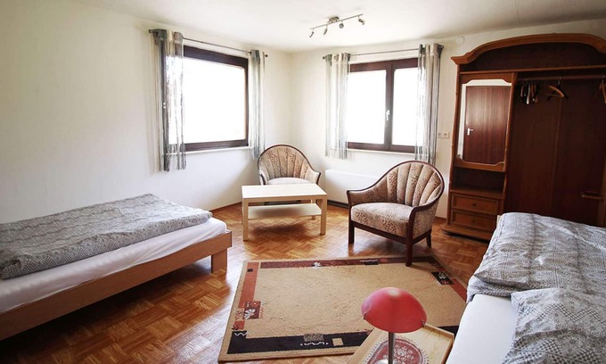 Hohenstadt Appartement | BW02 beautiful fitter's apartment in Hohenstadt with outdoor seating and free WiFi