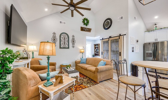 Crawford County Appartement | Byron Getaway w/ Fire Pit - Near MGA & Mercer!
