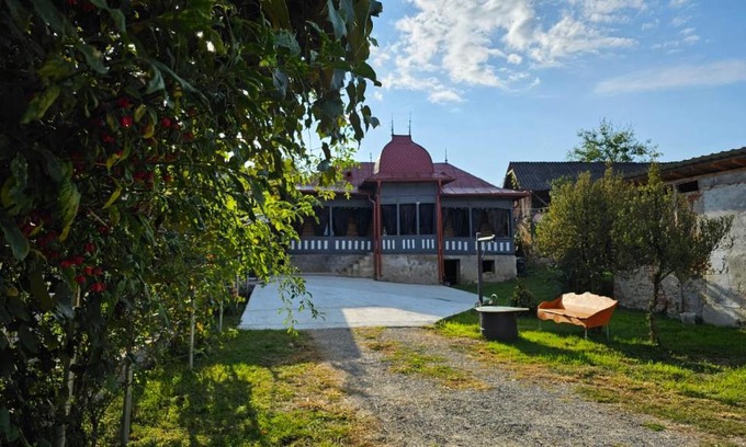 Visinesti Maison | CĂSUȚA BUNICII CU PRISPĂ