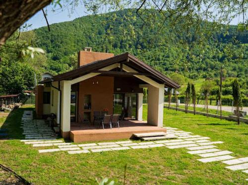 Toplita Maison | Căsuța de lângă moara