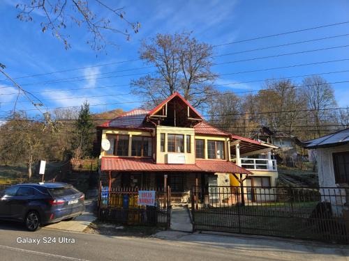 Visinesti Cabine | CĂSUȚA DIN ȘIPOT pe Cricovul Dulce