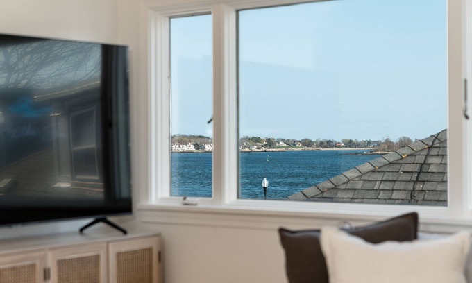 Gloucester Appartement | C by the Sea - Ocean View Penthouse
