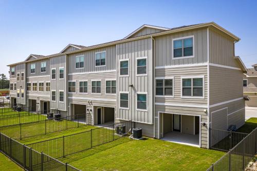 Willowbrook Appartement | C Creek 4316 I New Construction 2bd Apt I Gated