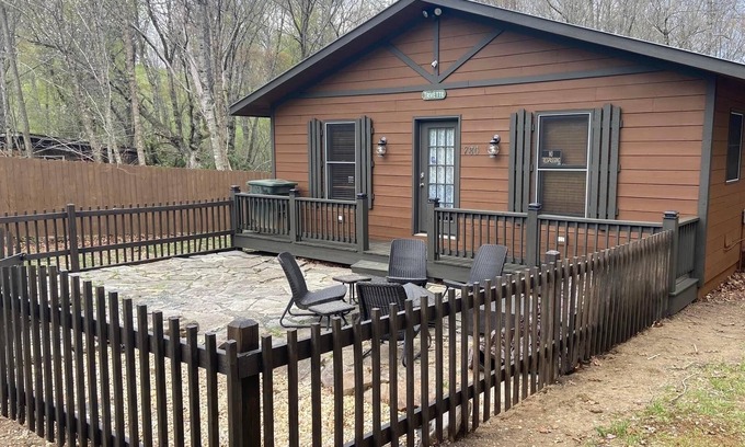Newland Cabine | C & D Trivette's Cozy Cabin