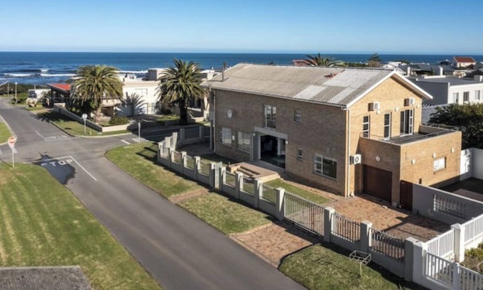 Onrus Maison | C-Onrus, Pool, Seaview, 5Bed, 5Bath, Bar, BBQ