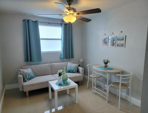 Bearss Plaza Maison | C & Y Guesthouse
