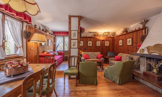 Cortina d'Ampezzo Appartement | Ca' del Molin, large apartment with balcony and garage