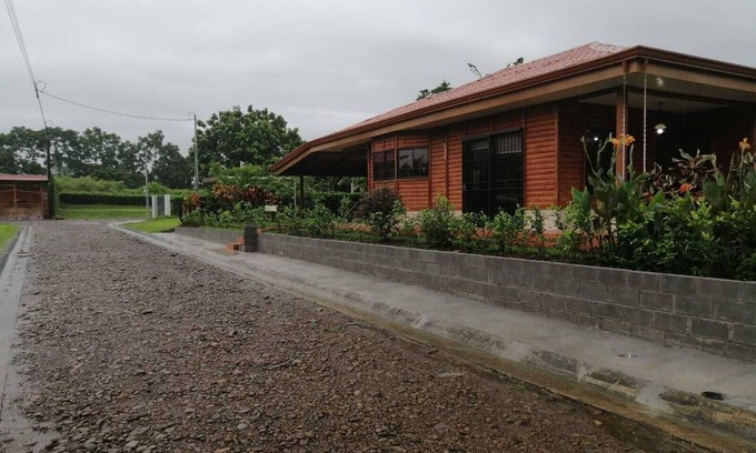 Penas Blancas Maison | “Cabaña Amapola” 15 minutes from La Fortuna