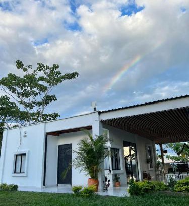 Puerto Triunfo Maison | Cabaña Campestre con Piscina en la Hacienda Nápoles