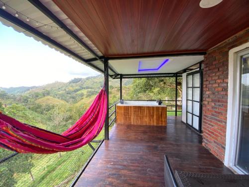 Samana Station Balnéaire | Cabaña en Norcasia con Jacuzzi, piscina agua de manantial y opción de atracciones extremas Paraíso Xtreme