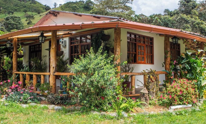 Banos de Agua Santa Cabine | "Cabaña Pradera Real - Nature, Mountains and Relaxation near Baños"