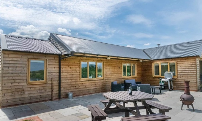 Graig Chalet De Ski | Caban Cwm Hedd in the beautiful Newport