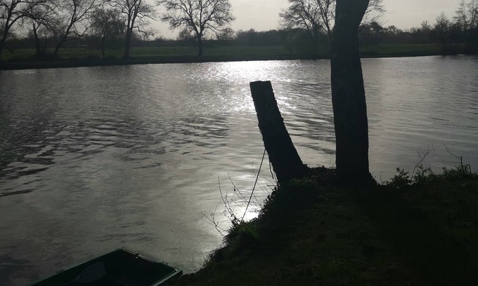 Saint-Medard-de-Guizieres Maison | Cabanon de Charme les Pieds Dans L'eau !