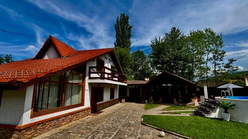 Sadu Cabine | Cabana cu piscină ALLEGRIA - TOCILE , jud SIBIU