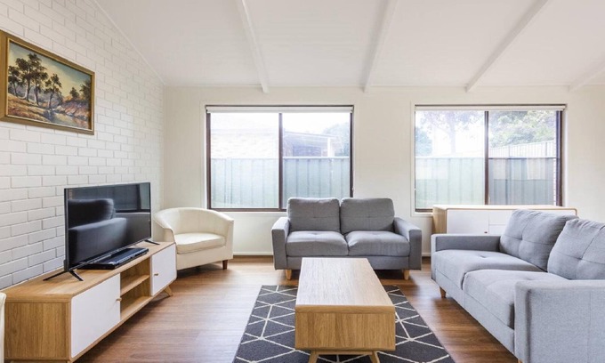 Yamba Maison | Cabana Feliz Yamba, Pet Friendly Cottage