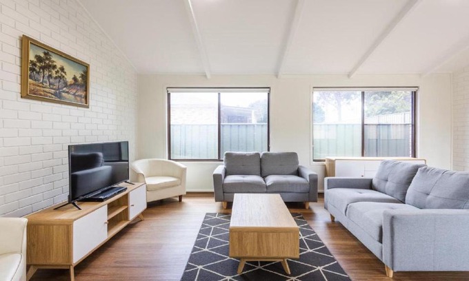 Yamba Maison | Cabana Feliz Yamba, Pet Friendly Cottage