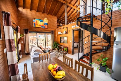 Vila Esperanca Maison | Cabana Perfeita a 800m da Praia - Lareira externa, Quintal Amplo, Pet Friendly, Ar condicionado, Netflix e Conforto completo