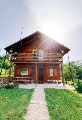 Partestii de Jos Chalet De Ski | Cabana Trei Brazi Cacica