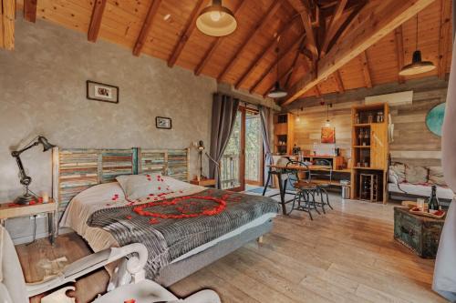 Capdrot Hôtel | cabanes perchees dans les arbres