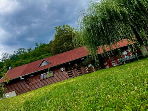 Gura Suhasului Chalet De Ski | Cabanuta de sub deal