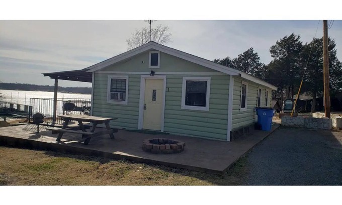 Longtown Cabine | Cabin #1 at Snug Harbor Cabins Lake Eufaula, OK